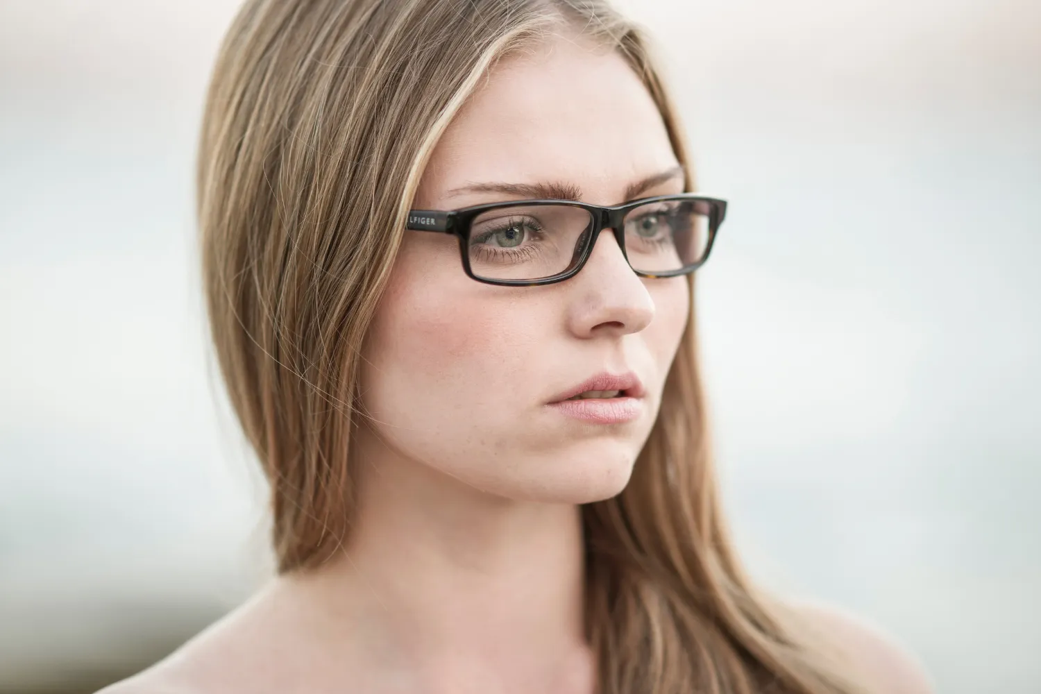 Best Glasses Shape for Oval Face That Elevate Your Look